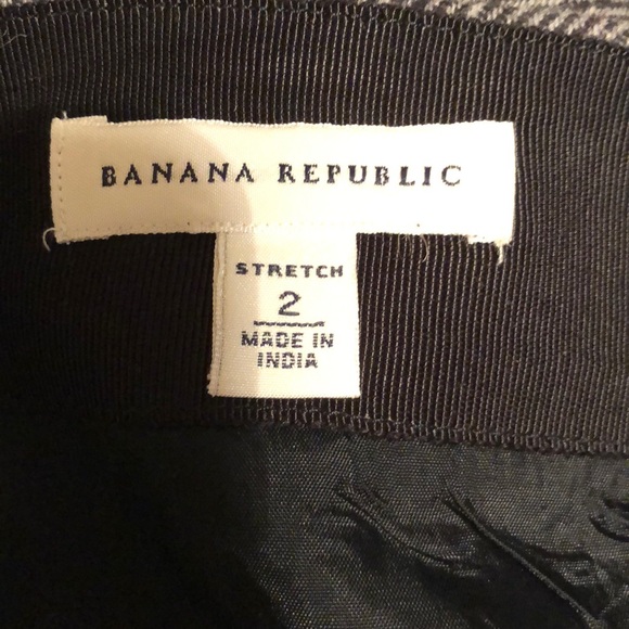 EUC BR Herringbone Tweed Mini Skirt, Size 2 - Picture 4 of 7